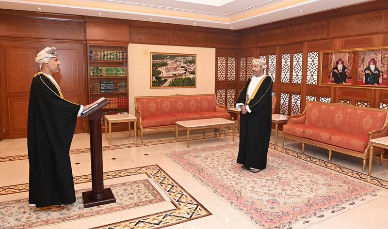 بالصور: عدد من أصحاب السعادة المحافظين يؤدون قسم اليمين