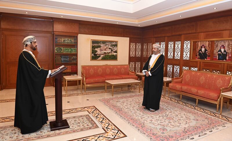 بالصور: عدد من أصحاب السعادة المحافظين يؤدون قسم اليمين