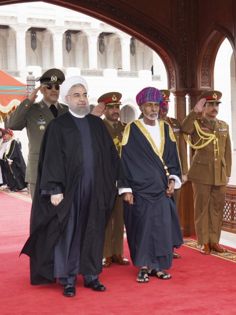 شاهد الإطلالة البهية لجلالة السلطان في استقبال الرئيس الإيراني