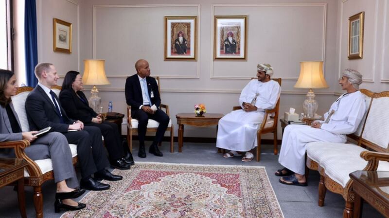 بحث التعاون الثنائي بين عمان وأمريكا