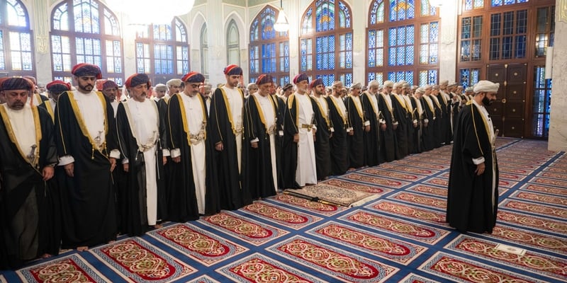 جلالة السلطان المعظم يؤدّي صلاة عيد الفطر السعيد