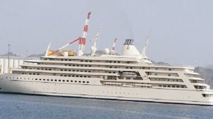 يُتداول: جلالة السلطان يُغادر ظفار بـ “فلك السلامة”؛ فماذا تعرف عن هذه السفينة؟