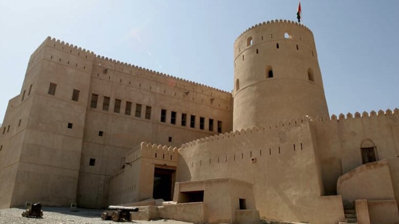 المكرم د. إسماعيل الأغبري يكتب: تراثك، أصالتك، وثقافتك نسبك العلمي