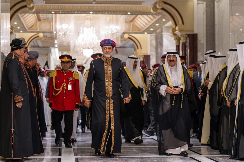 بالصور: أهم ما تضمنته زيارة جلالة السلطان إلى الكويت