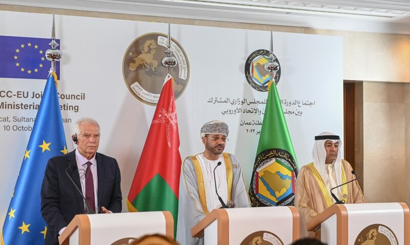 كيف تستثمر سلطنة عُمان علاقاتها الدولية لتعزيز الاحترام والتعاون الثنائي؟