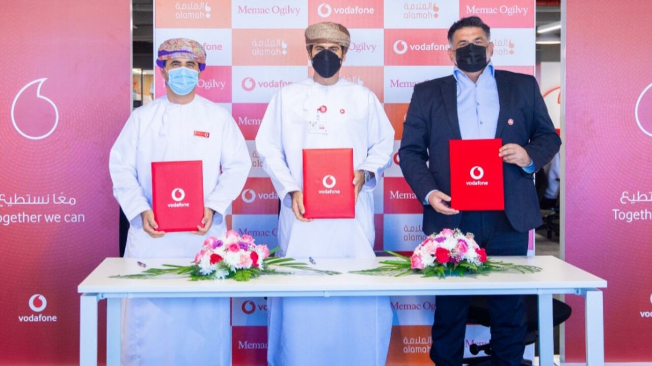 “فودافون” تدعم قطاع الاتصالات التسويقية في سلطنة عُمان بعقدها شراكة مع “أوجلفي” و”العلامة”