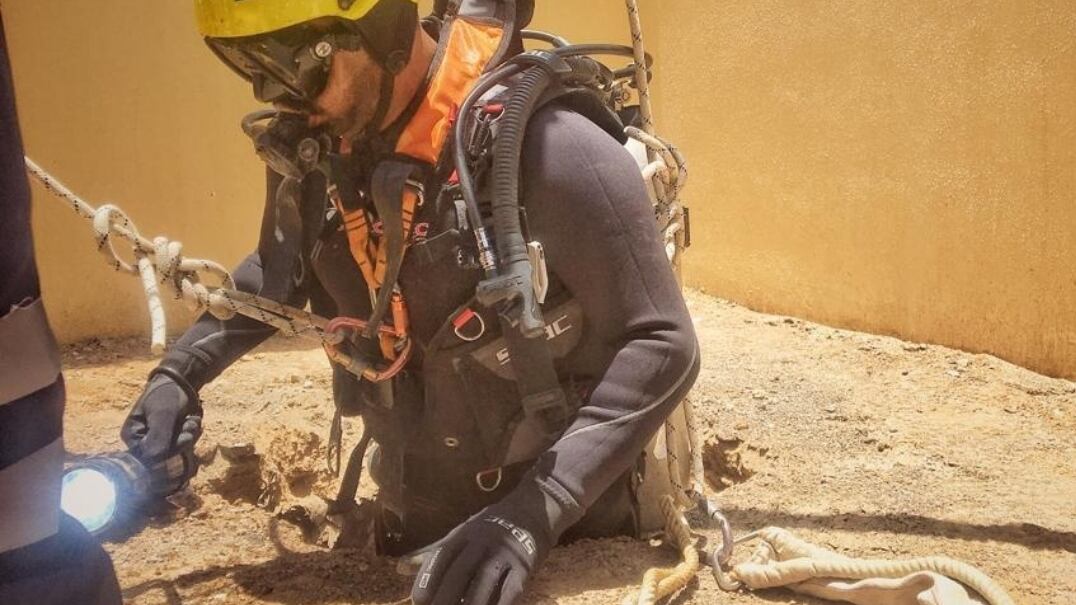 سقوط امرأة في بئر