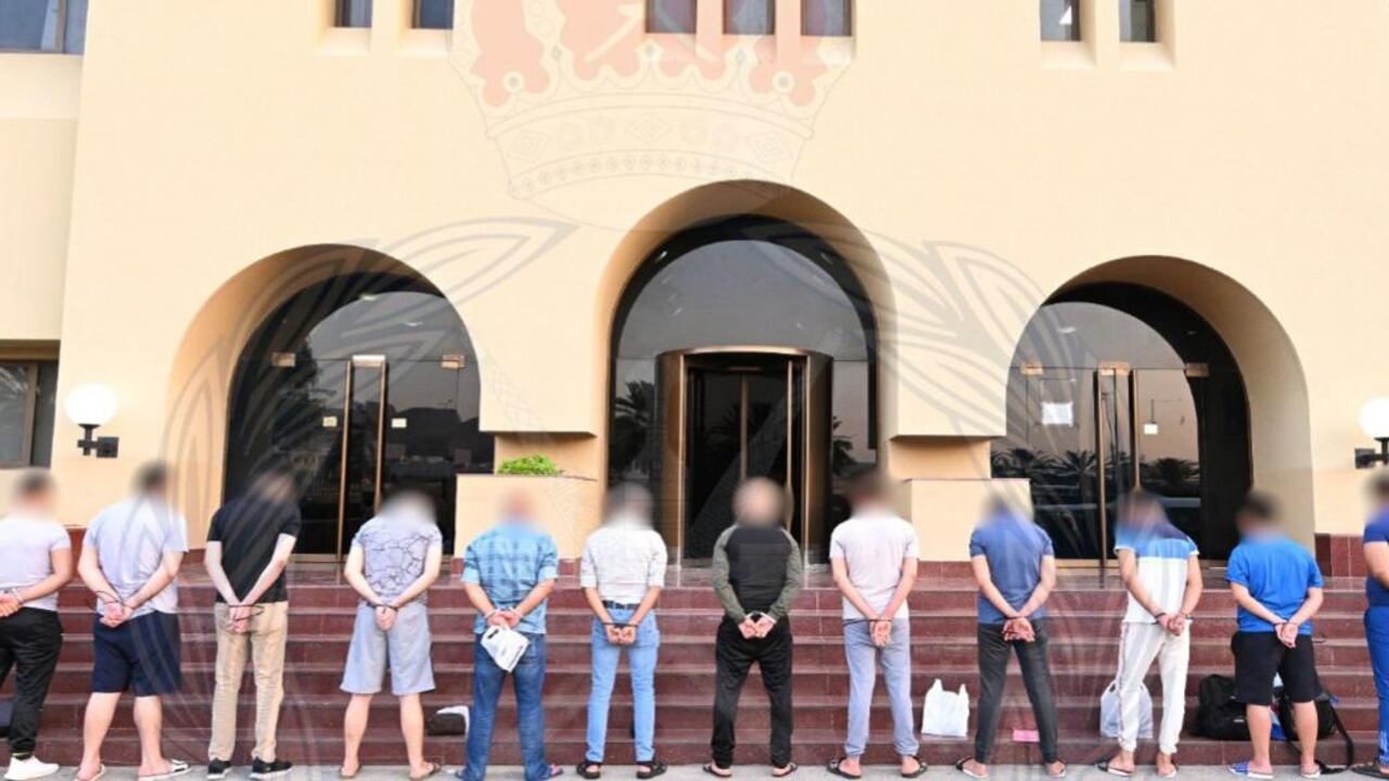 13 شخصًا يُتاجرون بالبشر؛ فما هي عقوبتهم؟