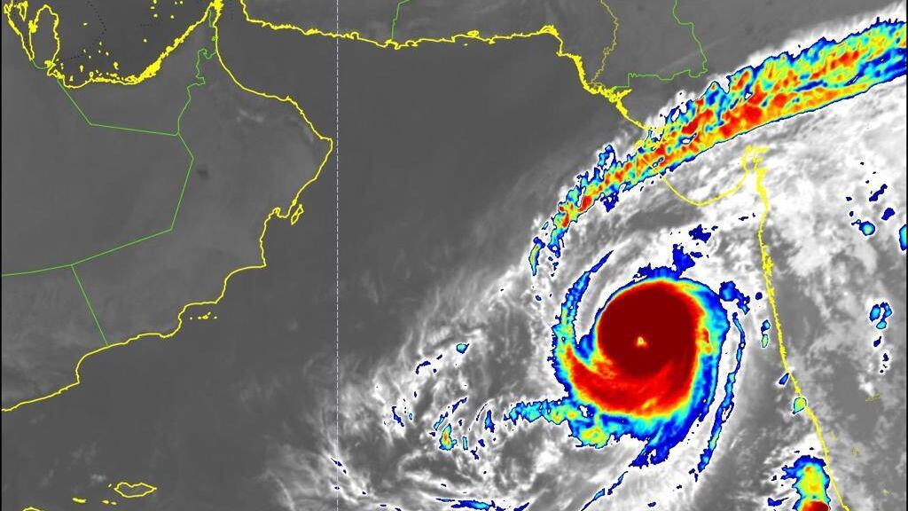 الإعصار كيار يتطور إلى الدرجة الثانية