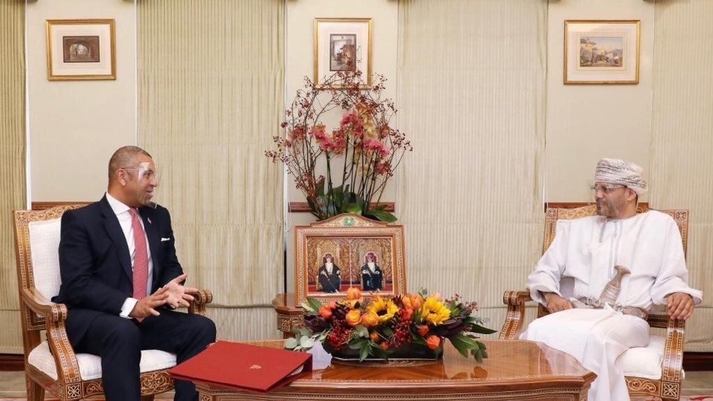 السيد بدر يستقبل وزيرًا بريطانيًا