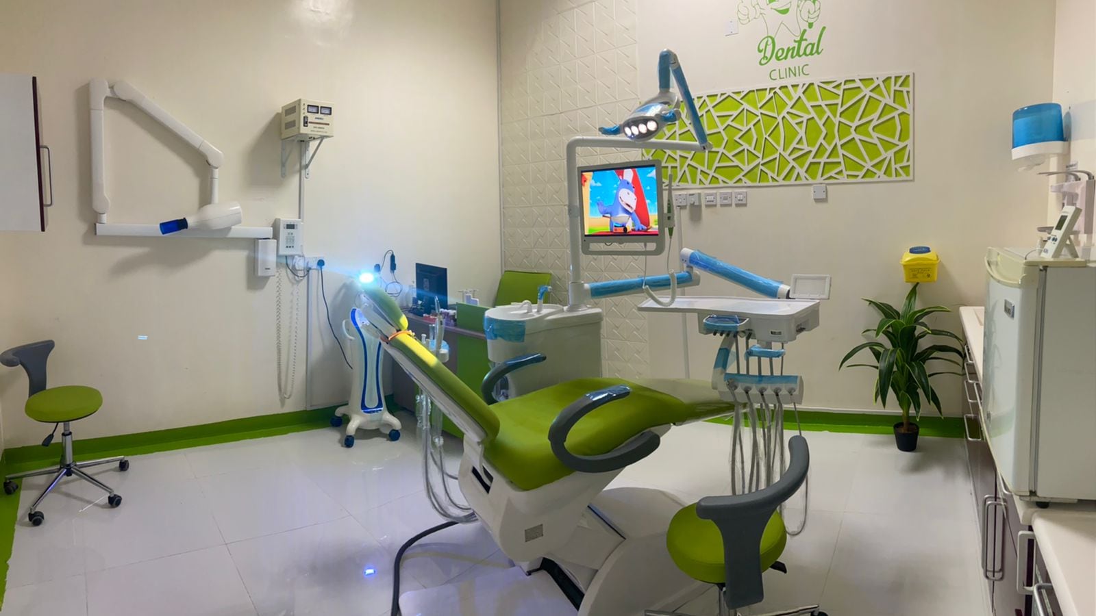 التنظيف بـ 5 ريالات فقط: خدمات مجانية وأسعار تنافسية عند افتتاح مركز فلكير لطب الأسنان غدًا