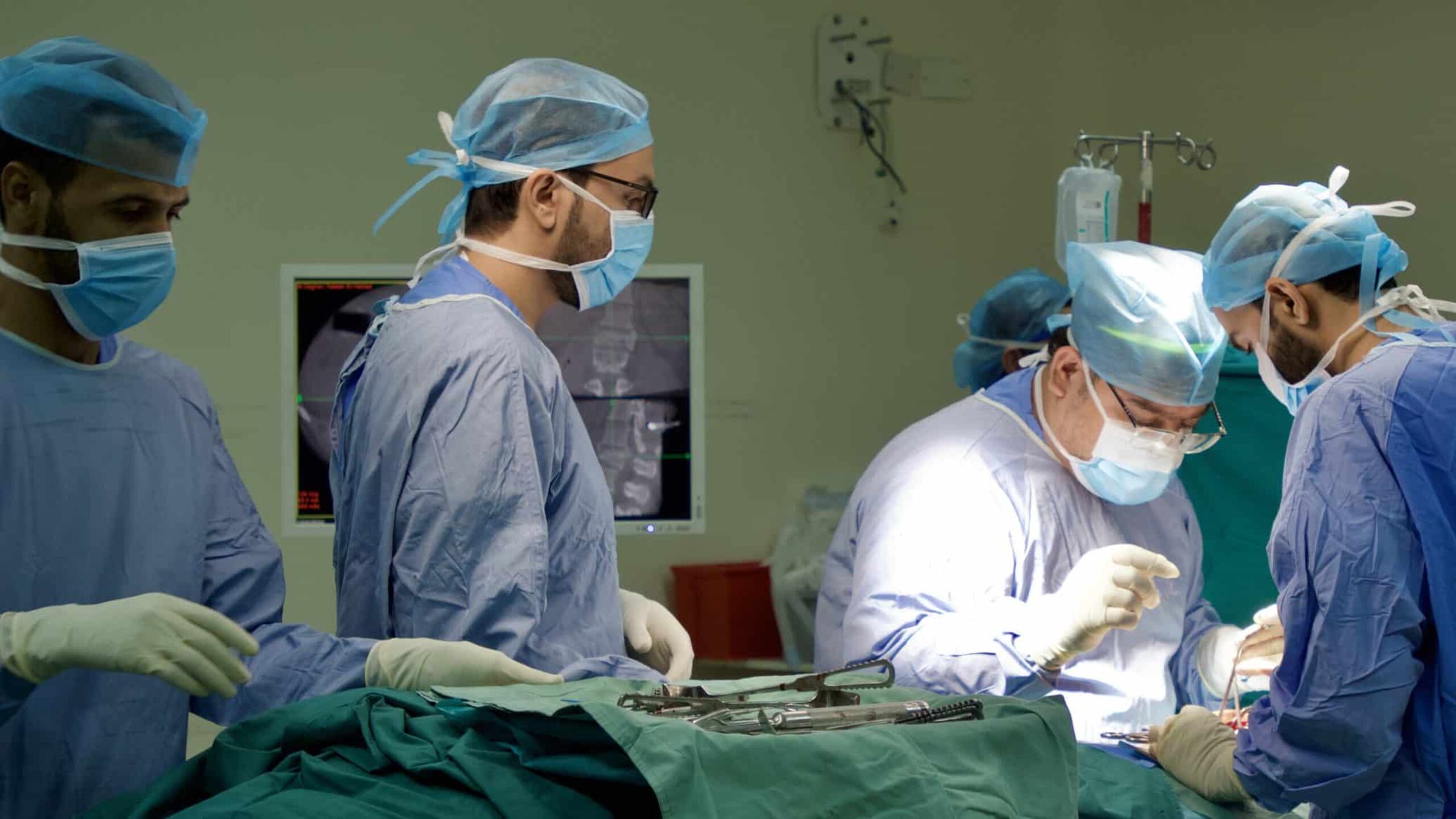 نقلة نوعية في علاجات العمود الفقري في مستشفى خولة