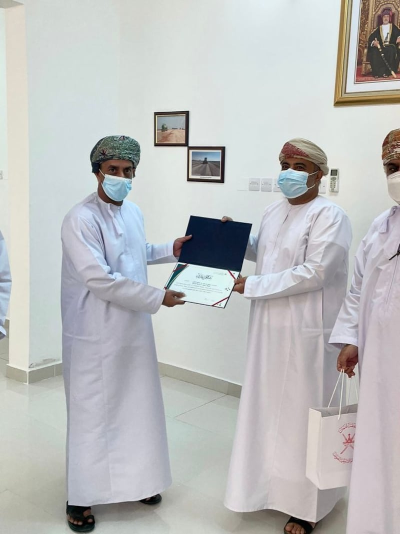 بالصور: المعولي يتفقد مشاريع الطرق في محافظتين