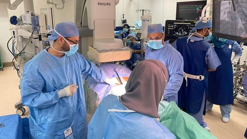 بعملية نوعية: استخراج كتلة جرثومية من قلب مريضة