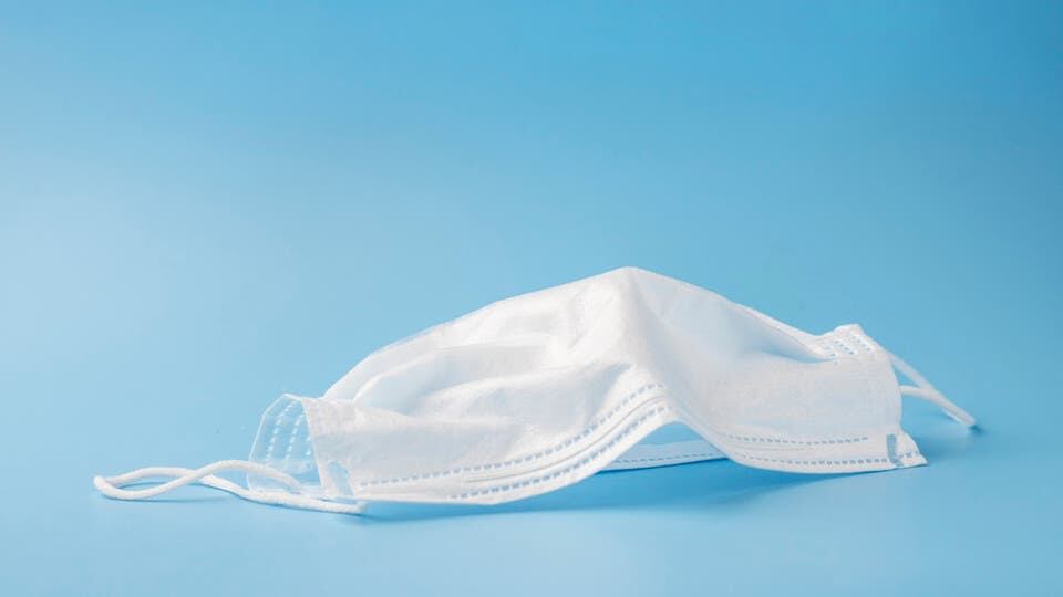 مخالفة أفراد لم يرتدوا الكمامات