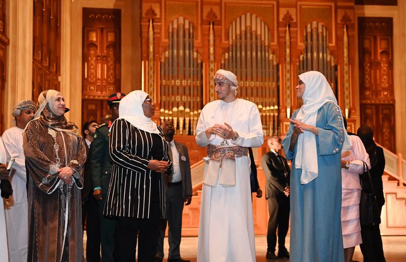 رئيسة جمهورية تنزانيا تزور دار الأوبرا السلطانية