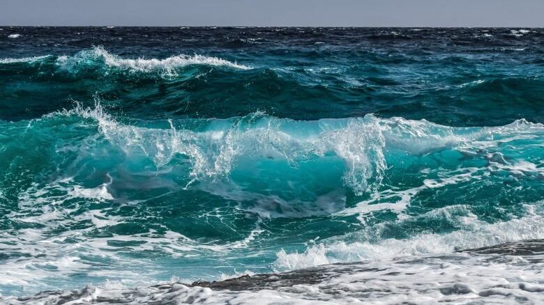 للصيادين: لا ترتادوا البحر