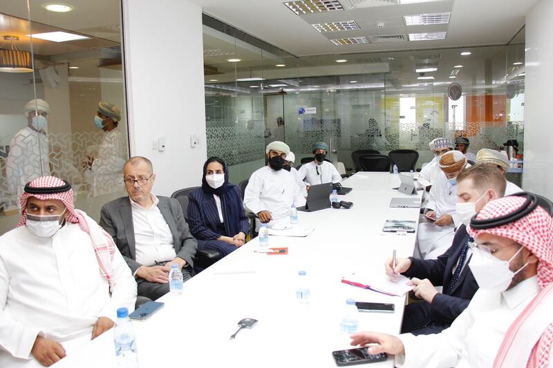 ديمة اليحيى تطلع على جهود السلطنة في الاقتصاد الرقمي