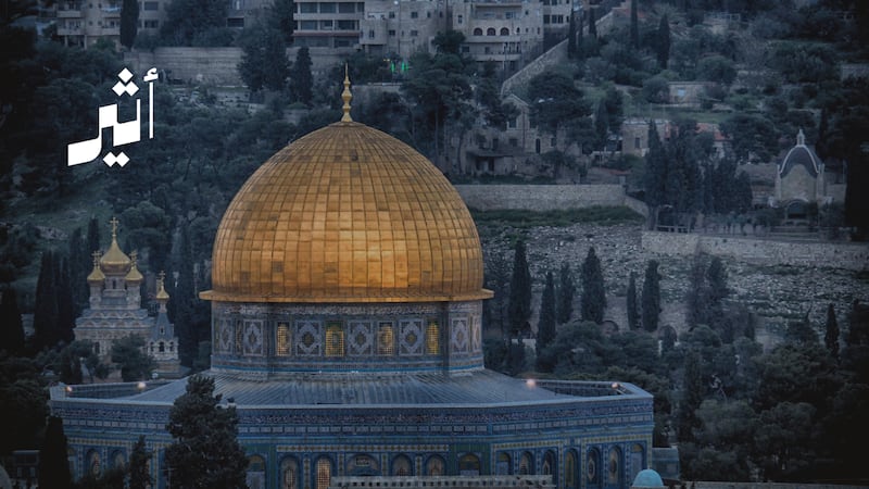 حارس الأقصى باكيًا : “أبواب مسكرة... وساحات خالية”