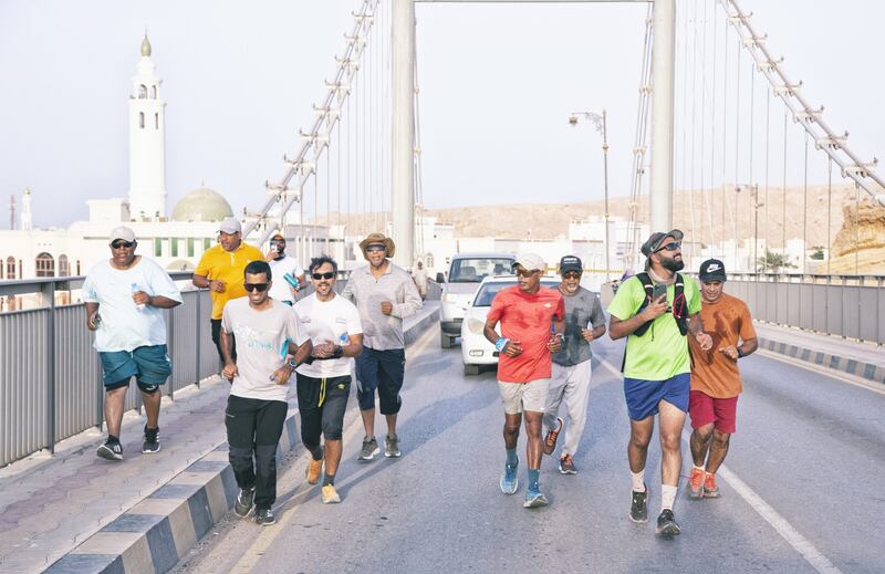 عمره يتجاوز الـ 60 ويجري نحو 600 كم؛ فما عذرك عن الرياضة؟
