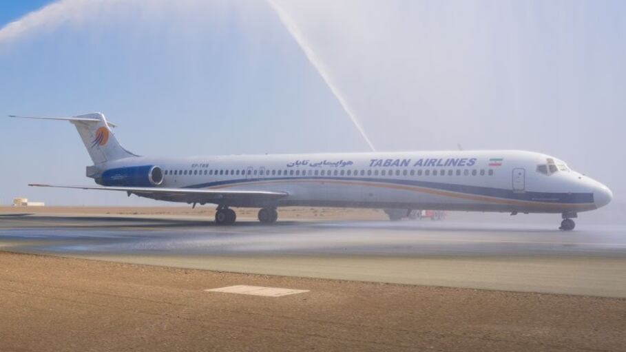 بالصور: طيران جديد منخفض التكلفة يحط رحاله في مطار صحار