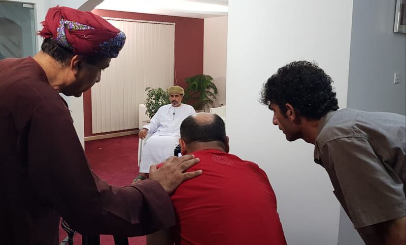 بالفيديو: “ميزان العدالة” وخليفة الهنائي .. في فاصل جديد من “حصِّنْ عقلك”