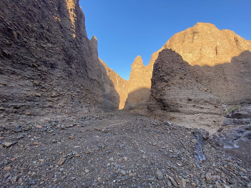 “وادي القحفي” يتميز بجريانه طوال العام