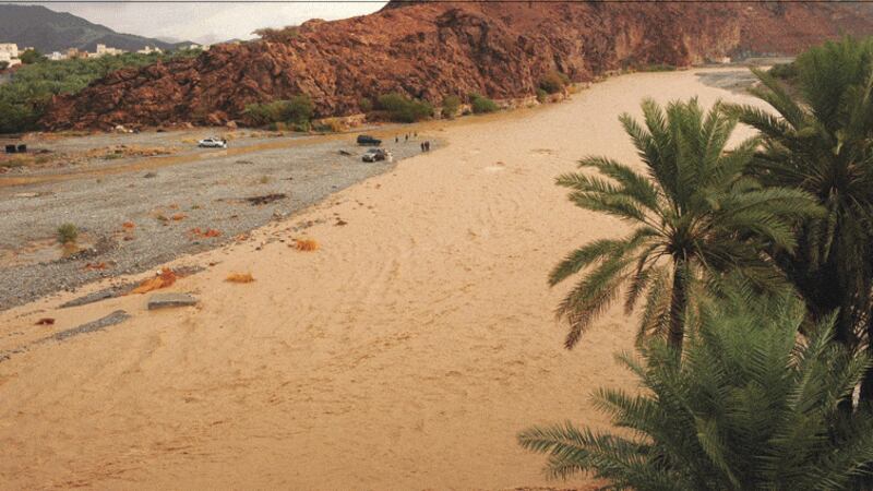 بالتزامن مع “تيج”: العبور المتعمد للأودية قد يسقط حقك في الحصول على تعويض من التأمين