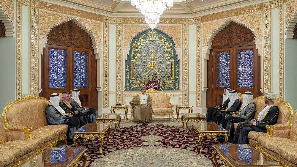 كيف تستثمر سلطنة عُمان علاقاتها الدولية لتعزيز الاحترام والتعاون الثنائي؟