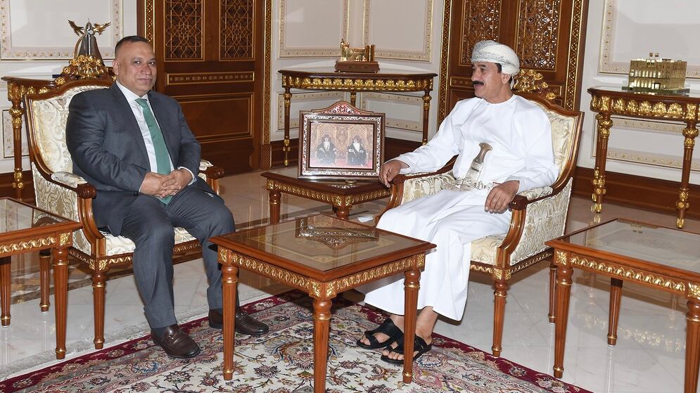 وزير المكتب السلطاني يستقبل السفير العراقي