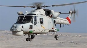 سلاح الجو السلطاني ينفذ إجلاء طبيًا لمواطن ومواطنة