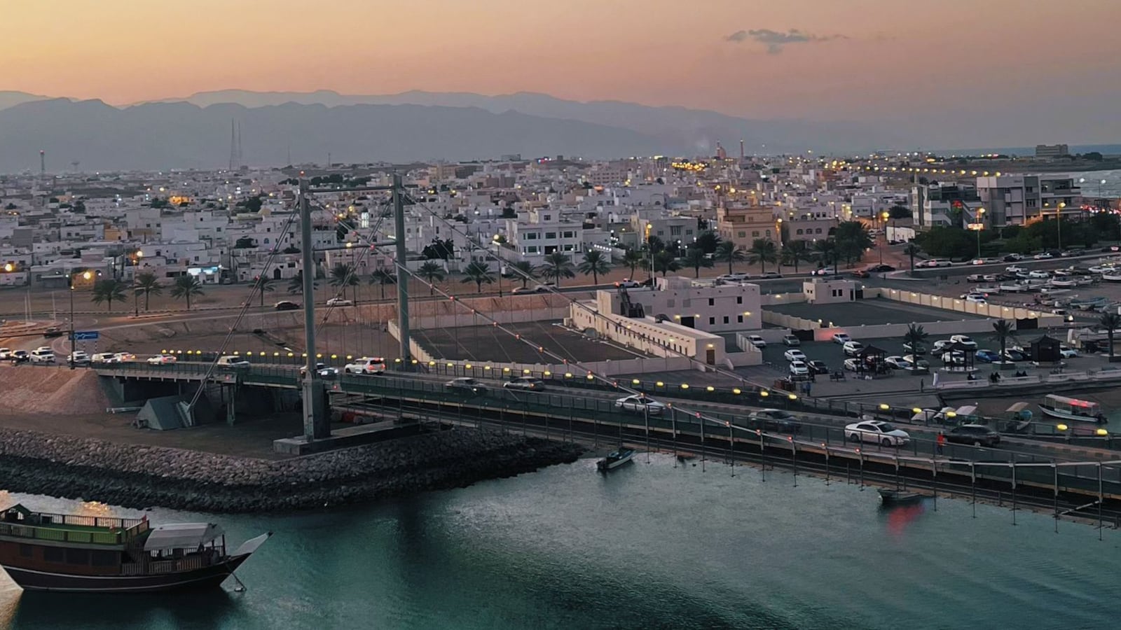 محافظ جنوب الشرقية لـ “أثير”: ننفذ حاليًا 15 مشروعًا تنمويًا وهدفنا توفير كافة الخدمات