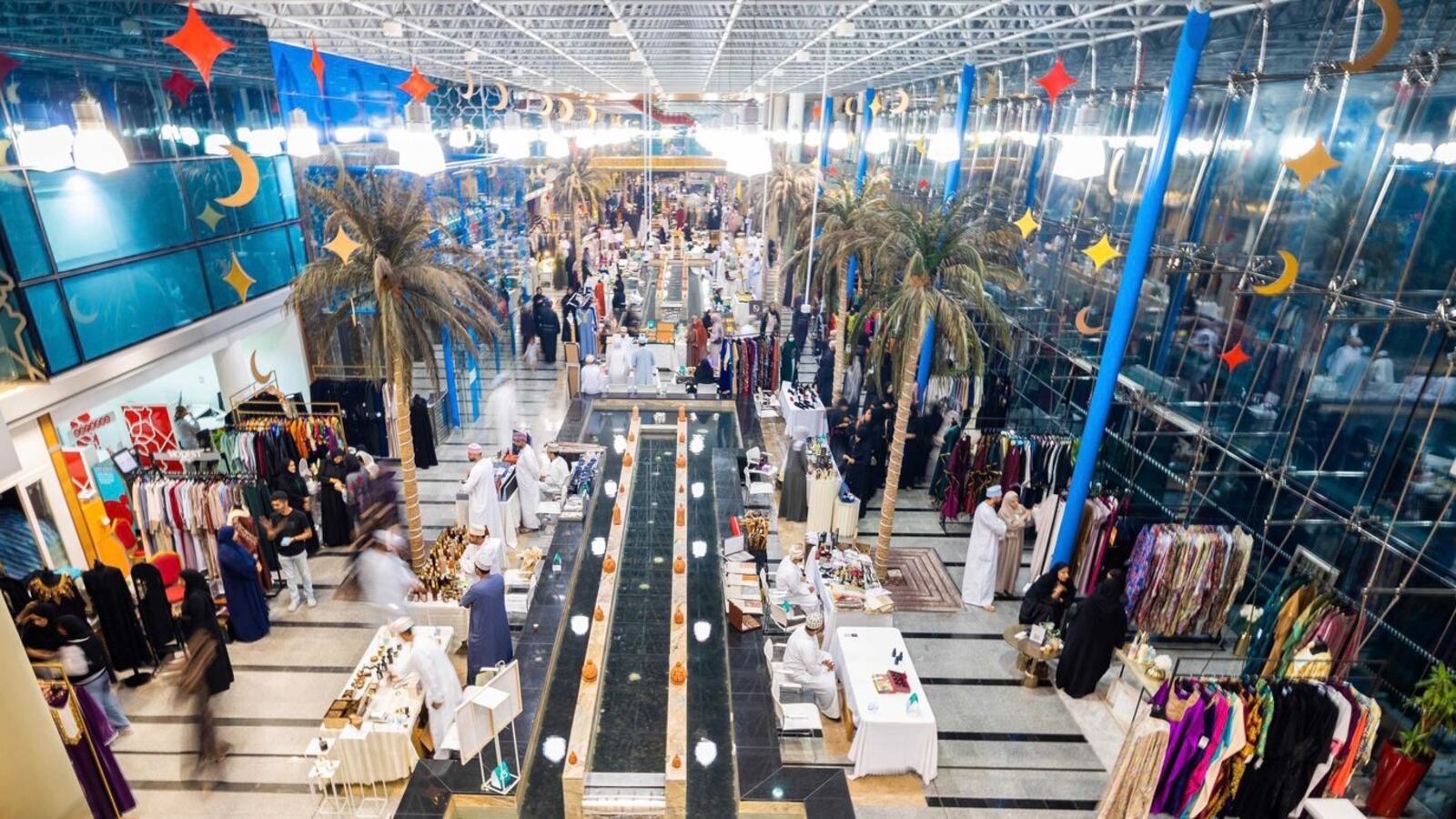 نُظم في المقر الرئيسي لبنك مسقط: سوق “الوثبة” الرمضاني يشهد إقبالاً كبيرًا من الزوار ومشاركة متميزة من رواد الأعمال