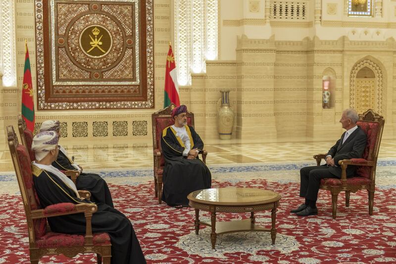 بالصور: جلالة السلطان يتقبل أوراق اعتماد عدد من السفراء