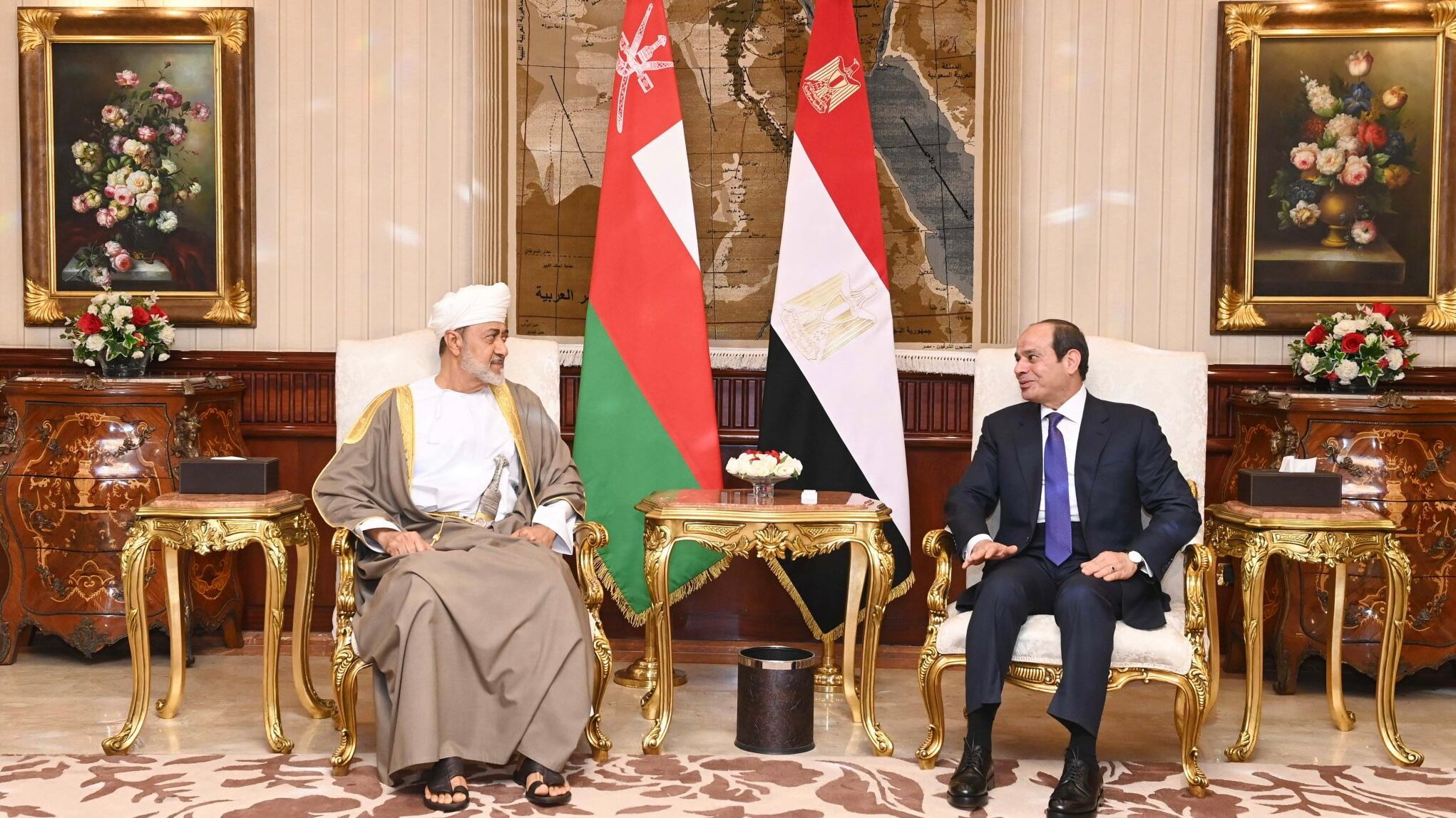 جلالة السلطان والرئيس المصري يعقدان جلسة مباحثات رسمية