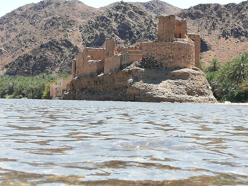 بالصور: القرية العُمانية التي شُبِّهت بـ”البارجة الحربية” 