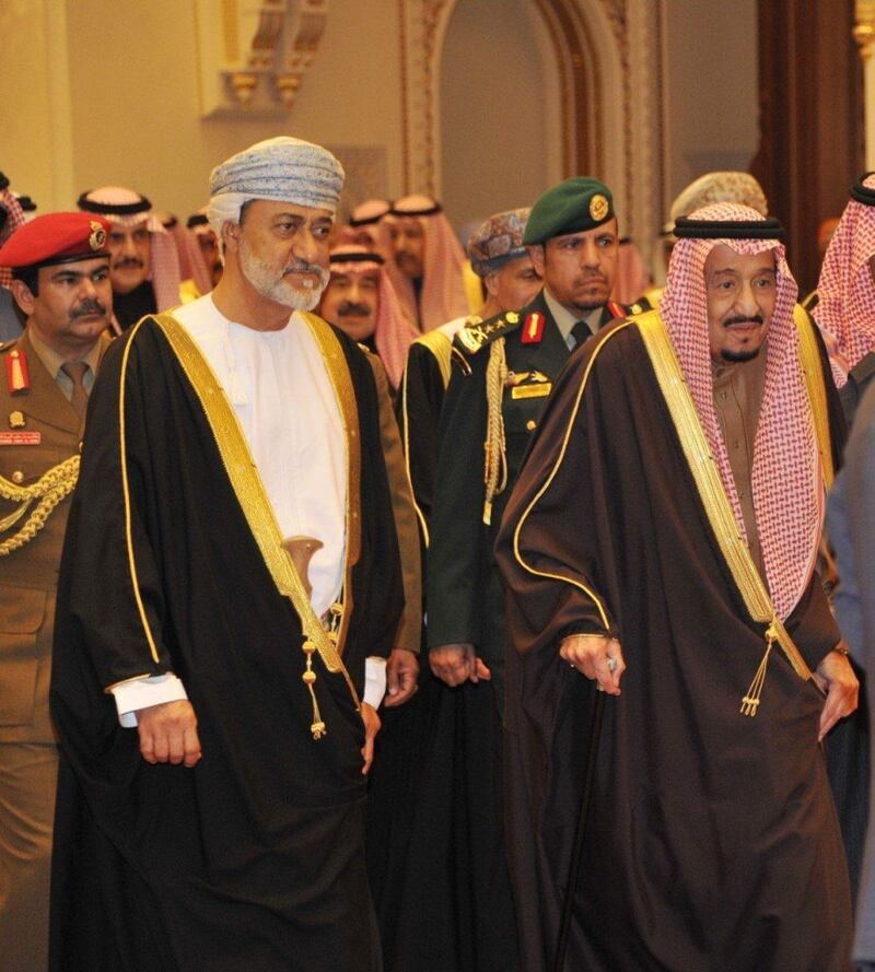 بالصور: جلالة السلطان يستقبل الملك سلمان