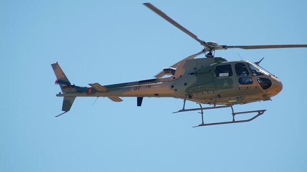 بالفيديو: إنقاذ مواطن سقط من جبل