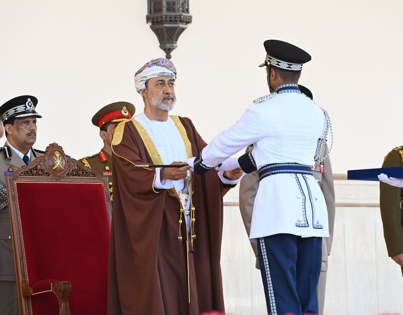 بالصور: جلالة السلطان يشمل برعايته احتفال شرطة عمان السلطانية