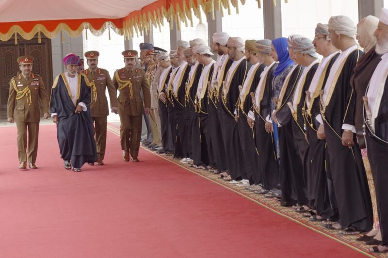 شاهد الإطلالة البهية لجلالة السلطان في استقبال الرئيس الإيراني