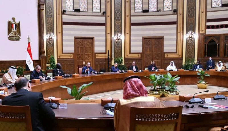 تحيات جلالة السلطان للرئيس المصري ينقلها وزير الإعلام
