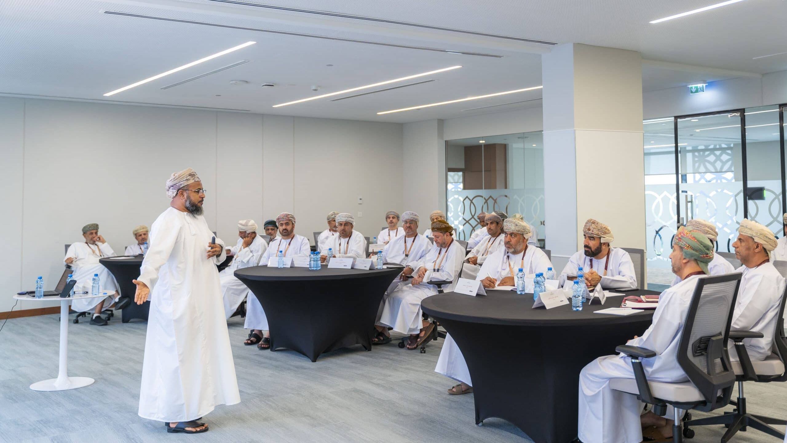 الأكاديمية السلطانية للإدارة تختتم “برنامج الولاة” لتطوير الإدارة المحلية