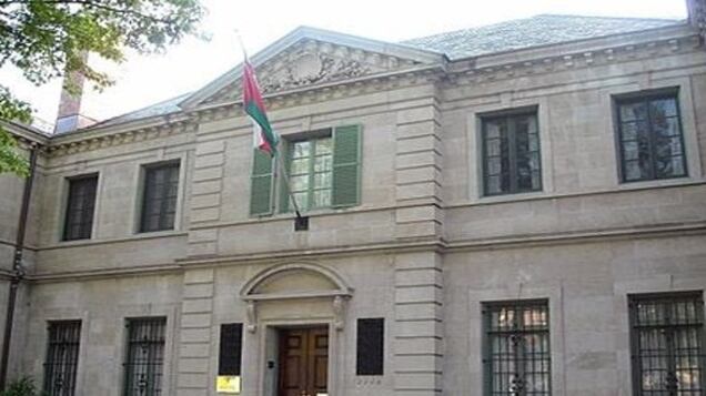 ملحقيتنا الثقافية في لندن تُحذّر من حساب مزيف