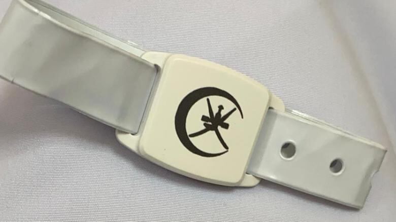 نزع سوار التعقب فعُوقِب بالسجن والغرامة