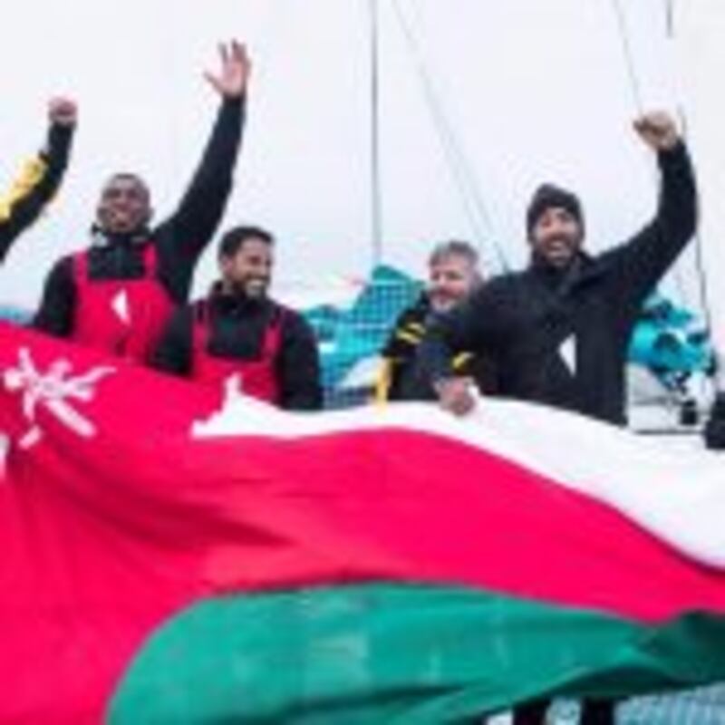 بحارة عمانيون يسجلون رقما قياسيا عالميا ثالثا للسلطنة