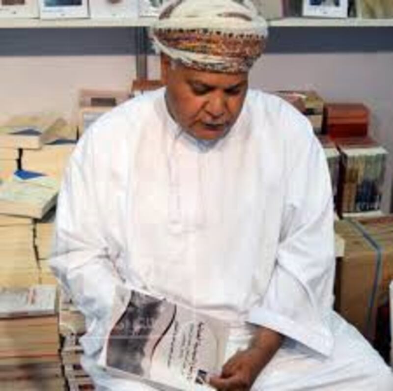 “المشتغلون بالتاريخ”: الباحث العُماني الذي يمتلك ما يقارب 11 ألف وثيقة فرنسية عن عُمان