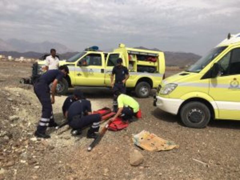 بالصور.. إنقاذ جمل سقط في بئر