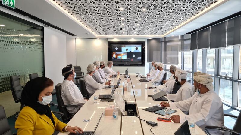 اجتماع لمتابعة مستجدات توظيف 800 عماني في قطاع الكهرباء