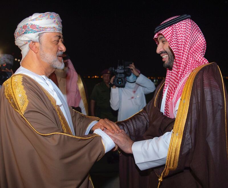 بالفيديو والصور: ولي العهد السعودي يصل السلطنة