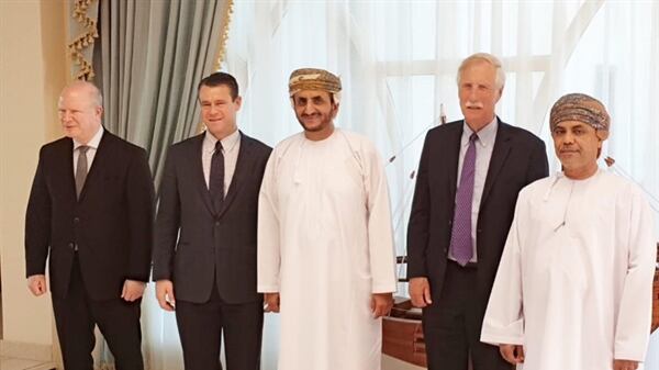 عضوان من “الشيوخ” الأمريكي يزوران السلطنة